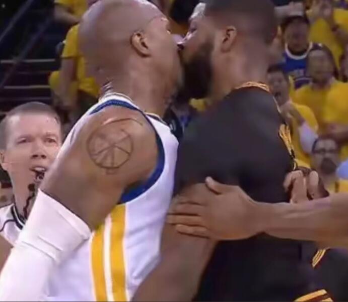 NBA赛场十大爆笑瞬间哪个让你笑到停不下来